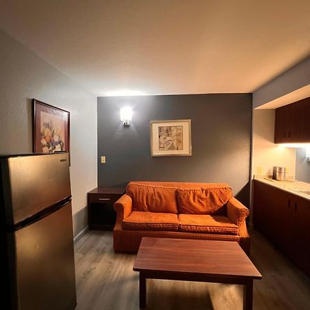 Blisspoint Inn & Suites, Northwood Eksteriør bilde