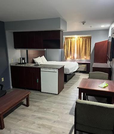 Blisspoint Inn & Suites, Northwood Eksteriør bilde