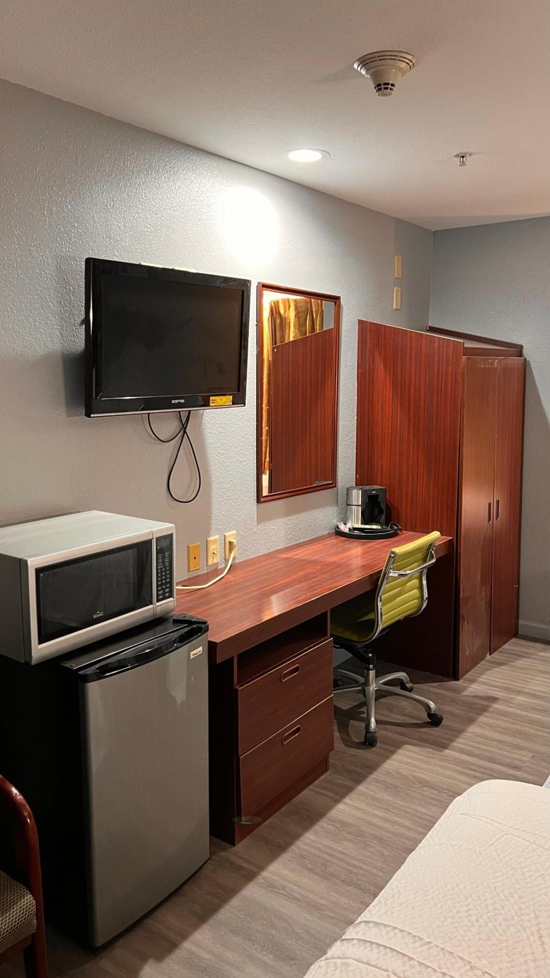 Blisspoint Inn & Suites, Northwood Eksteriør bilde