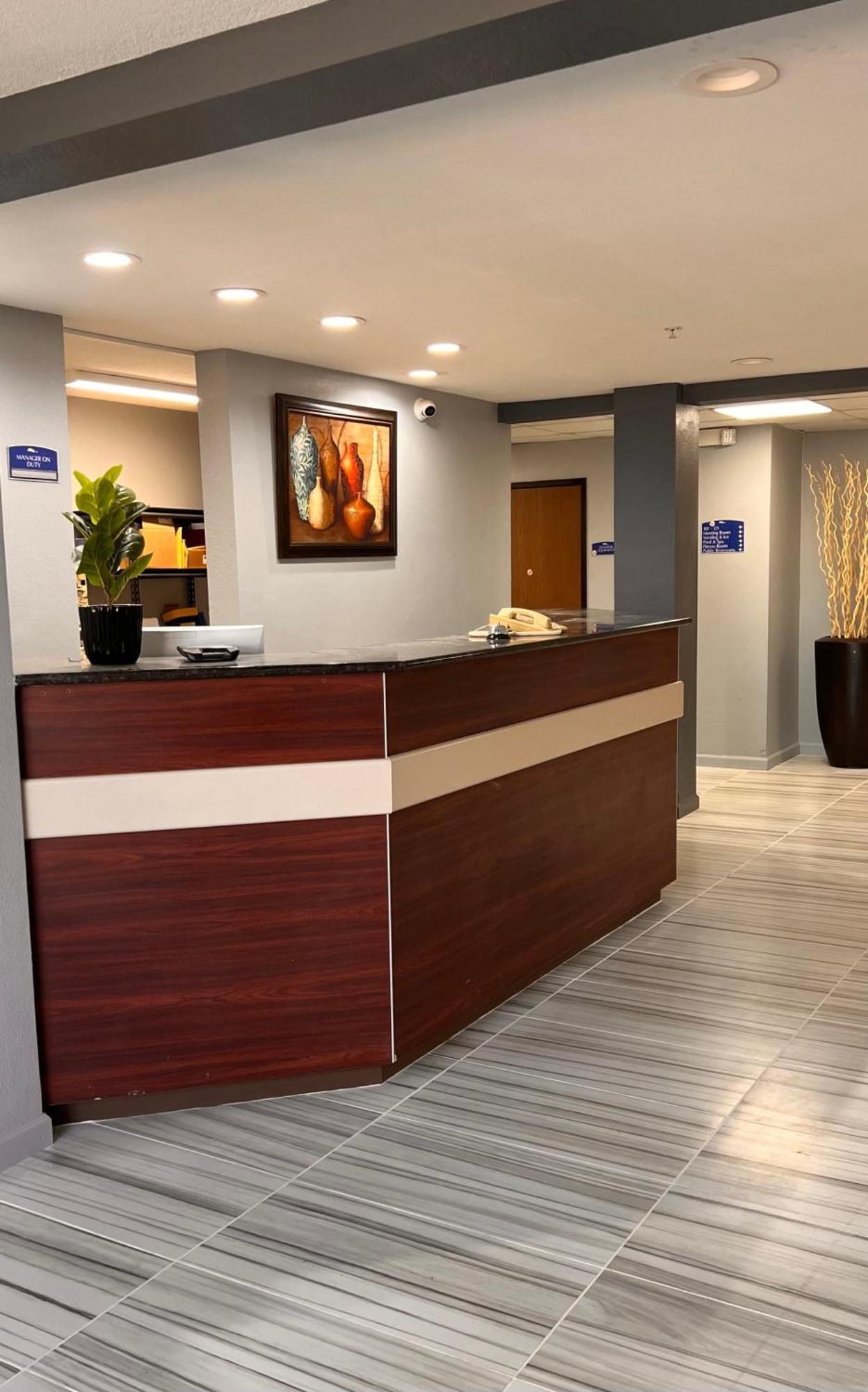Blisspoint Inn & Suites, Northwood Eksteriør bilde