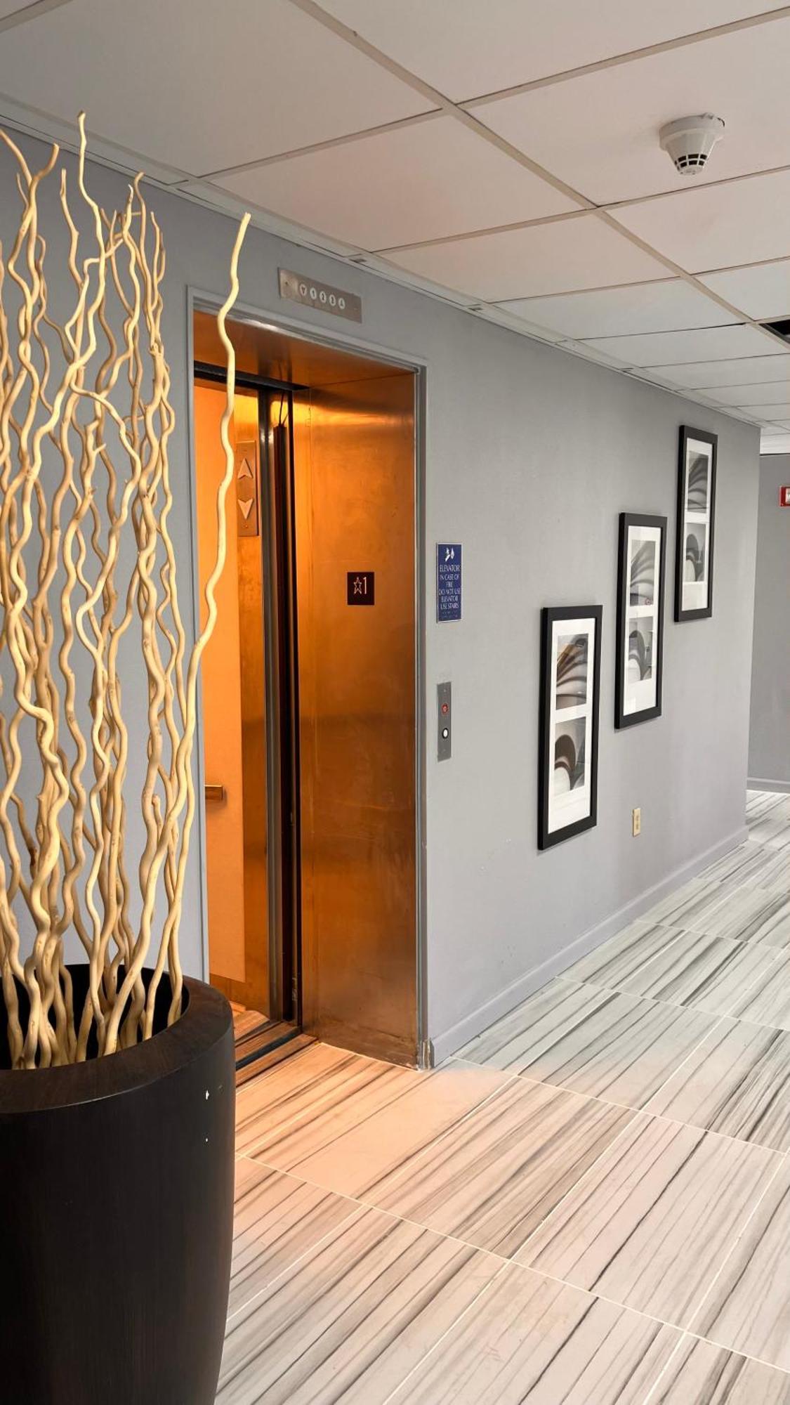 Blisspoint Inn & Suites, Northwood Eksteriør bilde