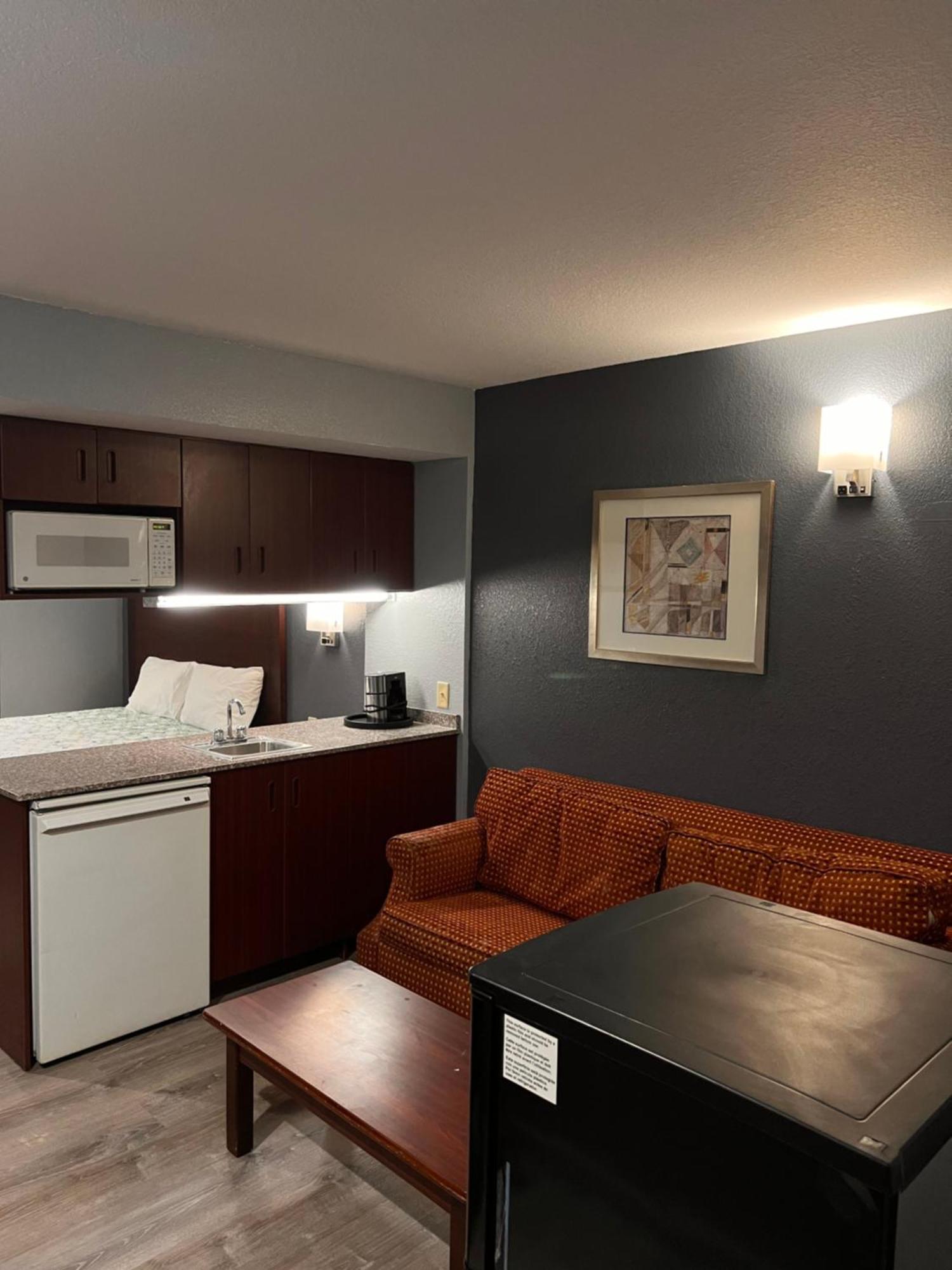 Blisspoint Inn & Suites, Northwood Eksteriør bilde
