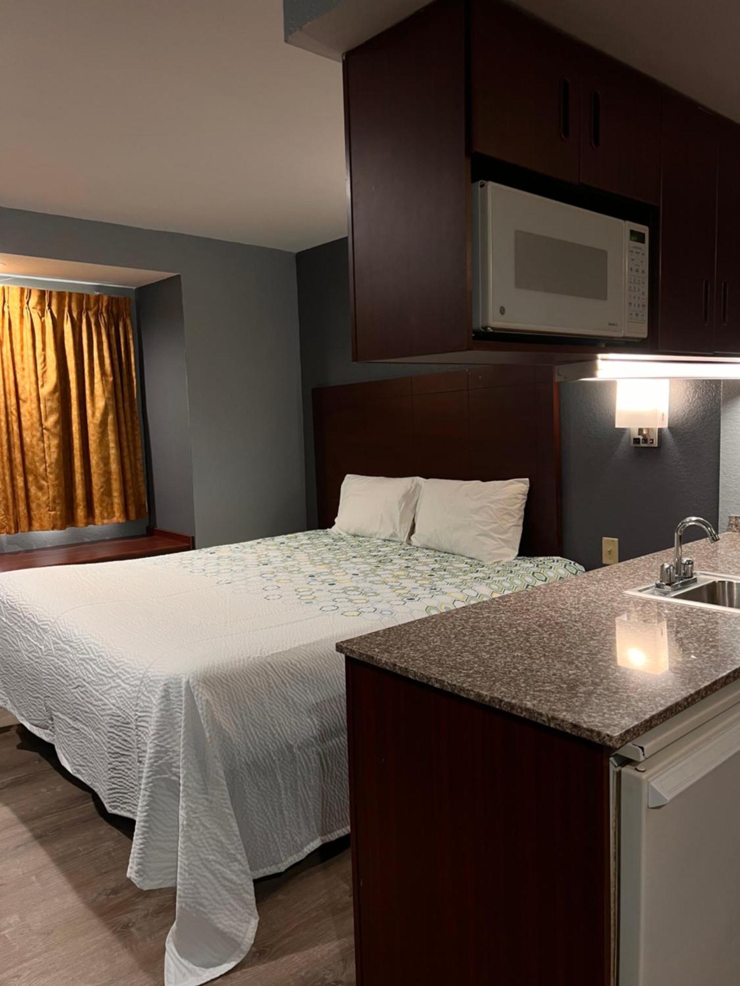 Blisspoint Inn & Suites, Northwood Eksteriør bilde