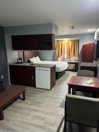Blisspoint Inn & Suites, Northwood Eksteriør bilde